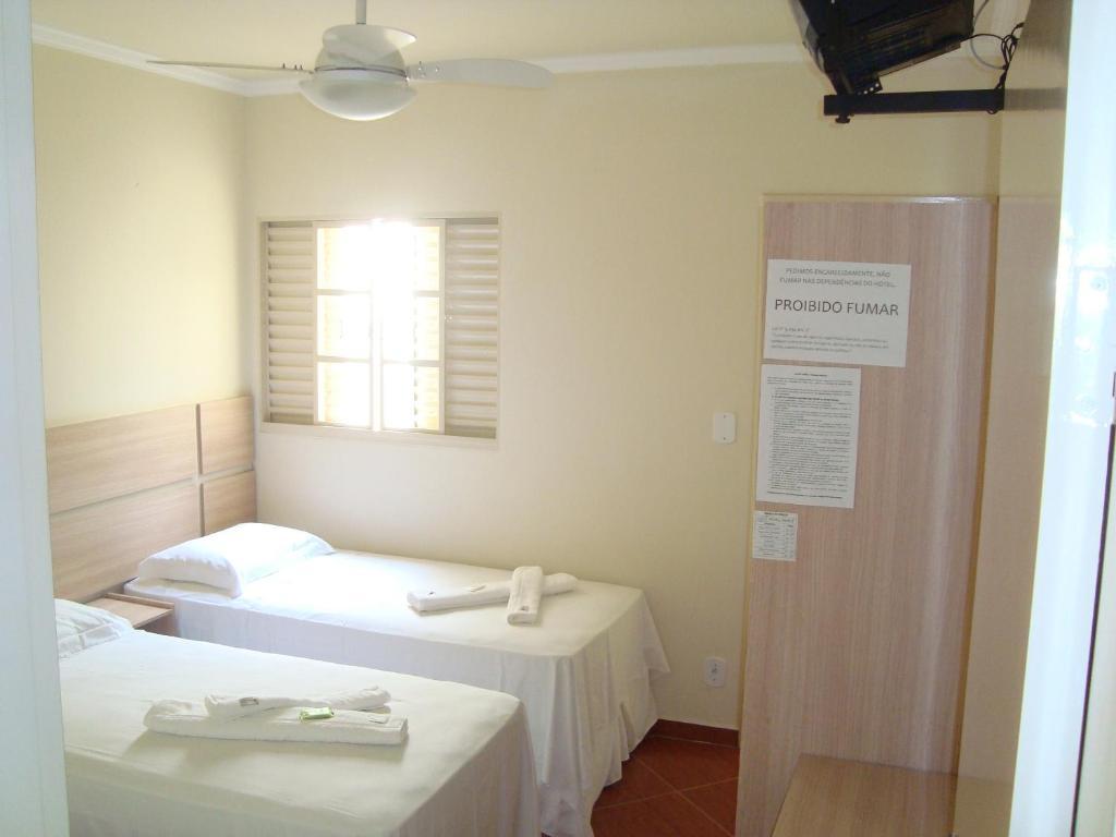 Hotel Perez Pouso Alegre Bilik gambar